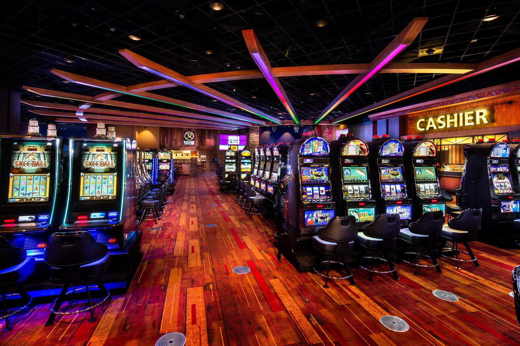 What advantages can be obtained by playing online casino games
