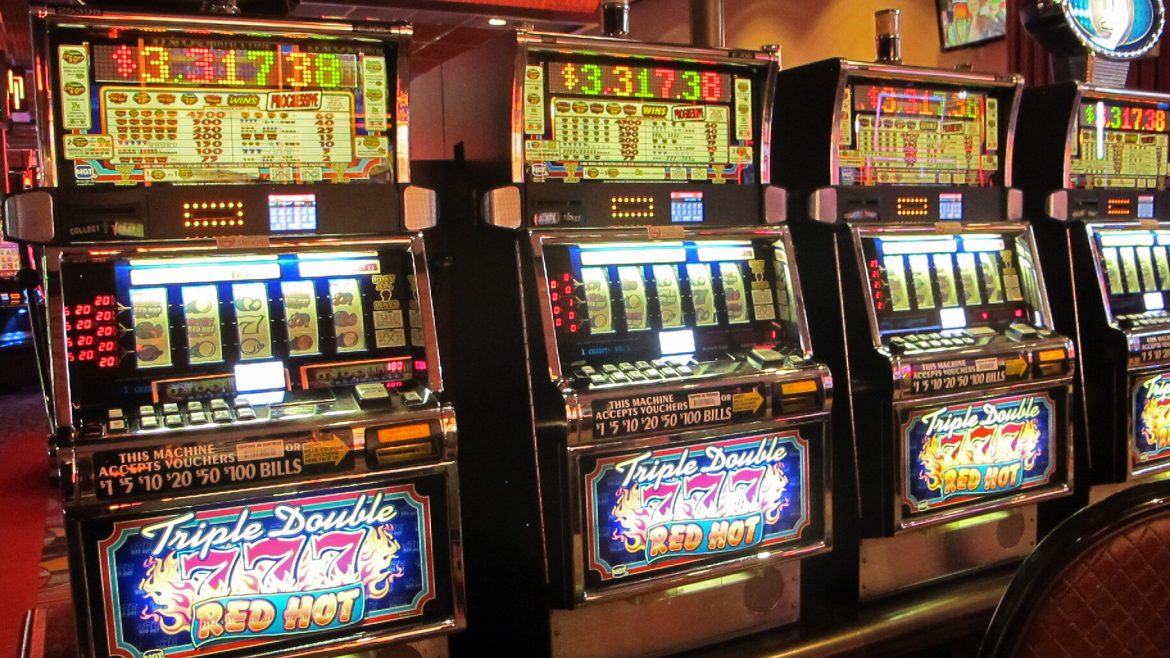 The Evolution of Online Casino Slots: From Classic Machines to Modern Features